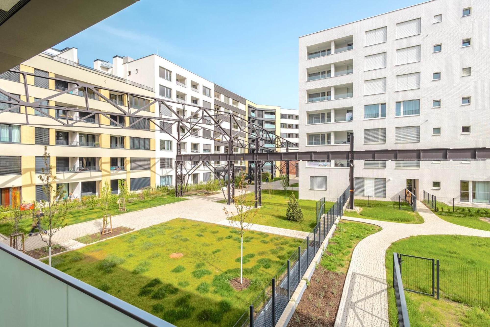 Yellow Apartment - Balcony, Free Parking, By Gravity Praha Eksteriør bilde