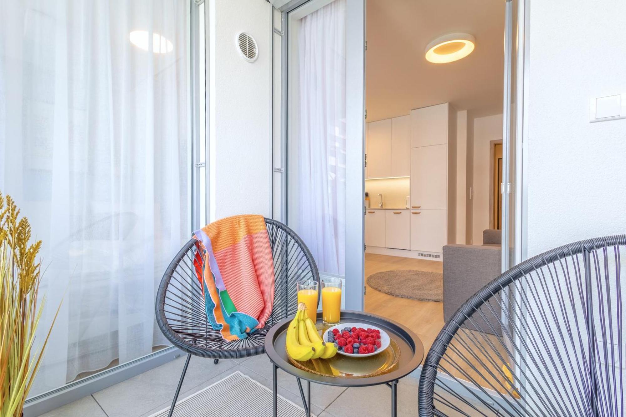 Yellow Apartment - Balcony, Free Parking, By Gravity Praha Eksteriør bilde